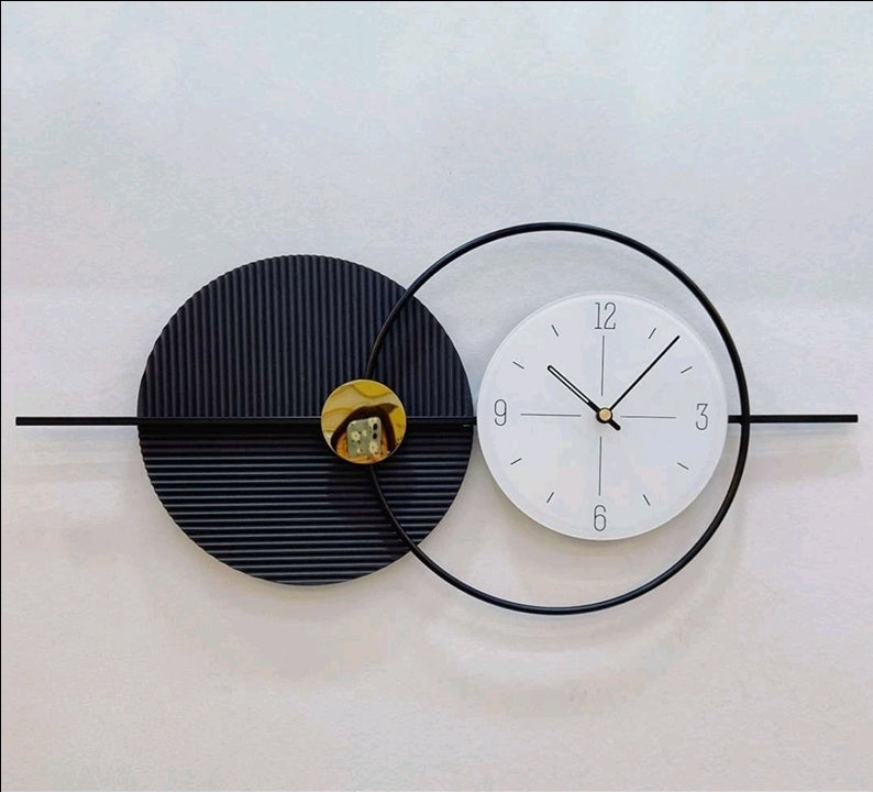 Modern Metal Wall Clock – Black & Gold