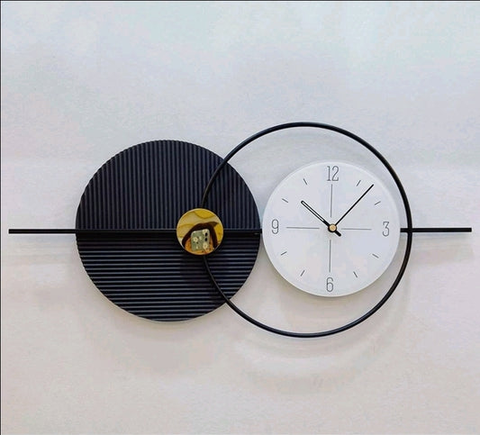 Modern Metal Wall Clock – Black & Gold