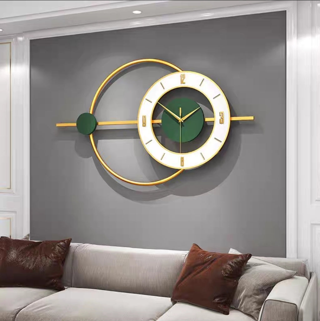 Modern Metal Wall Clock – Emerald Elegance